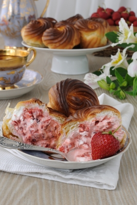 Eclairs With Strawberry Cream Filling